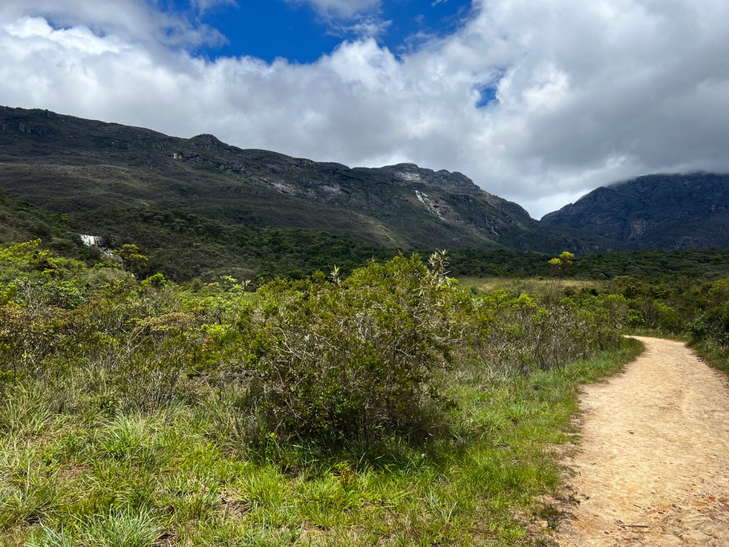 Vista da cachoeira na serra
