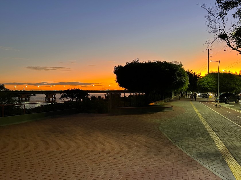 Pôr-do-sol no calçadão