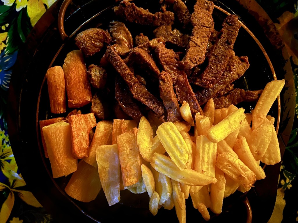 Alcatra, batata e mandioca