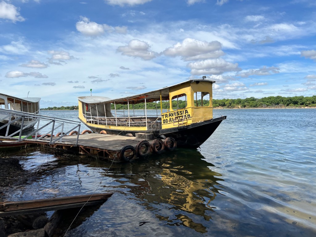 Barco que faz a travessia