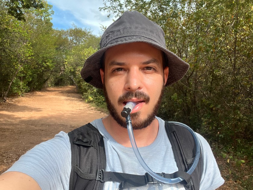 Roupa e acessórios para caminhada