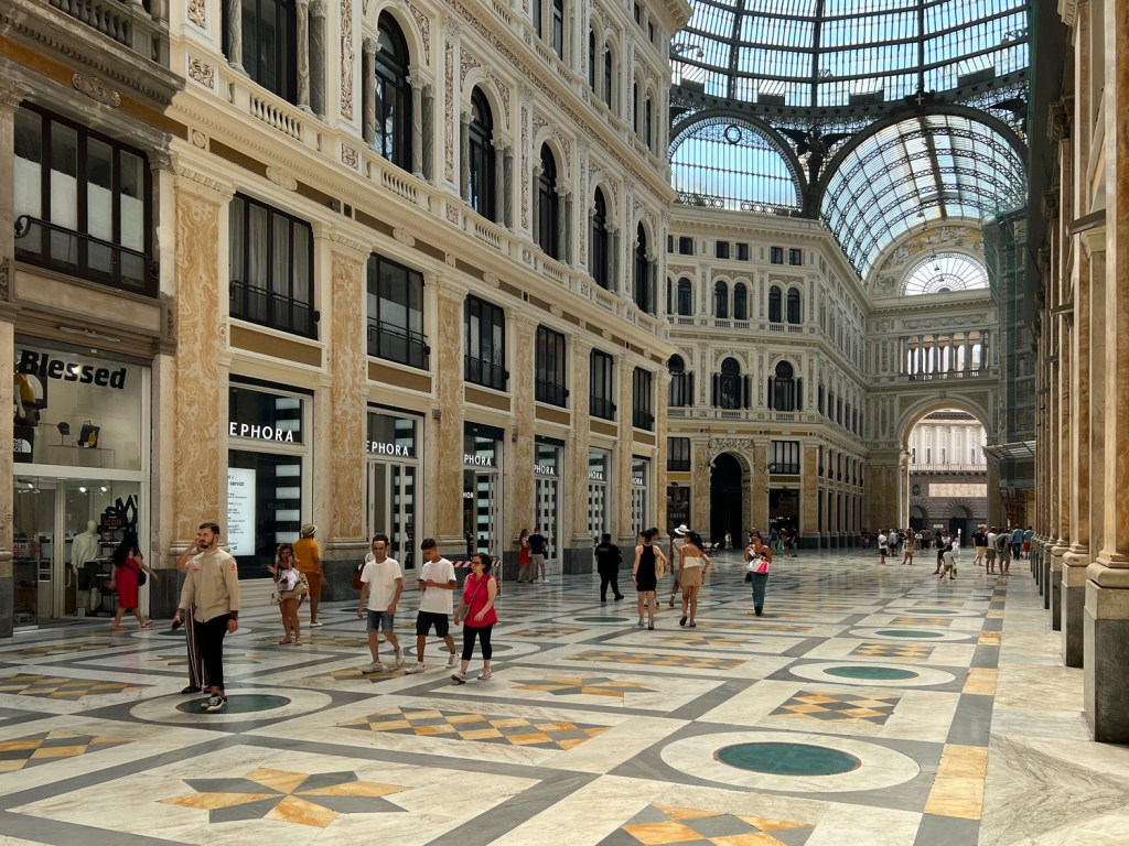 Lojas no andar térreo