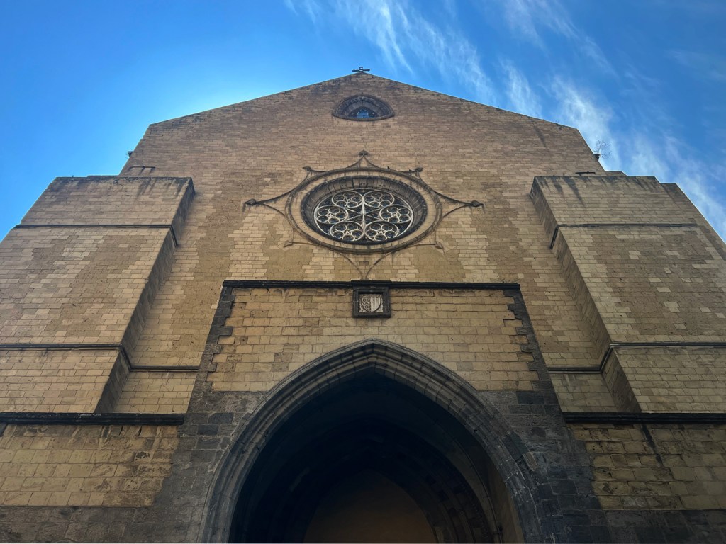 Fachada da Basilica di Santa Chiara