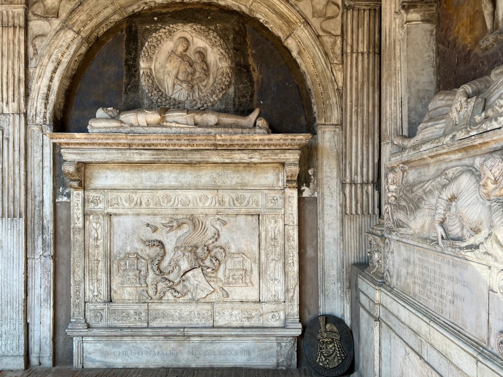 Suposto túmulo do Conde Drácula