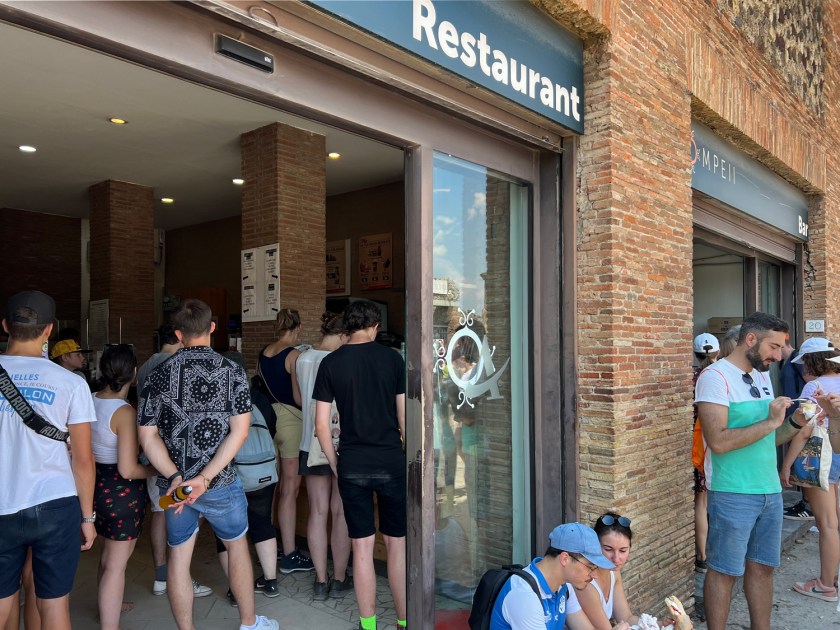 Restaurante na parte interna