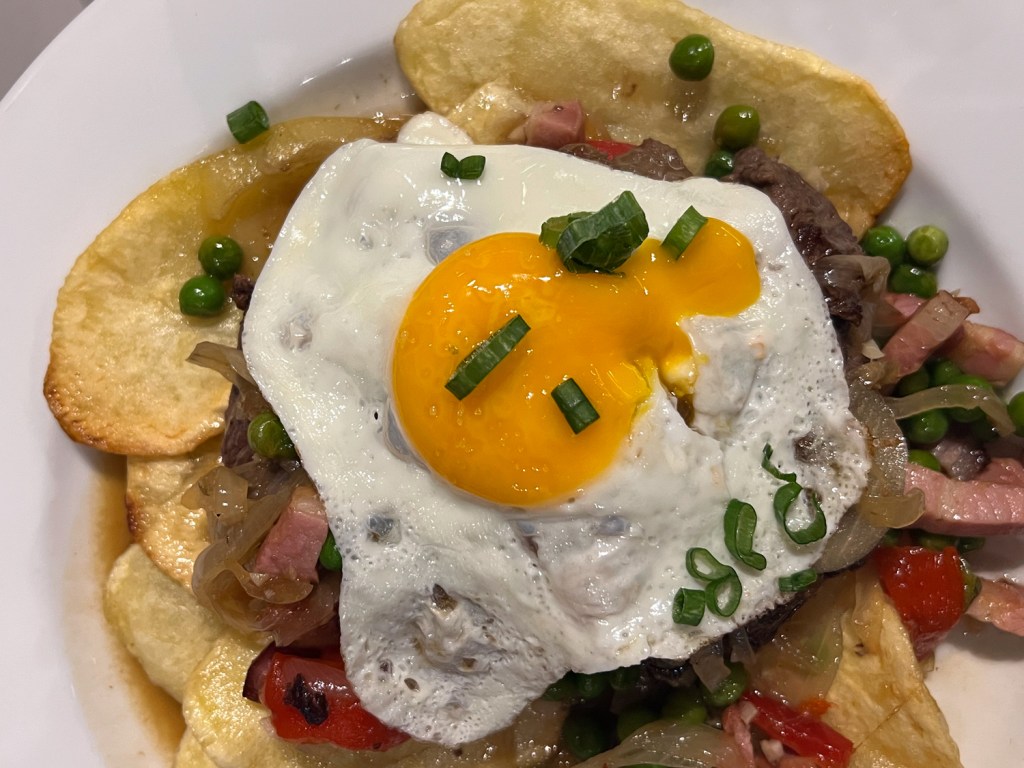 Carne com batatas fritas