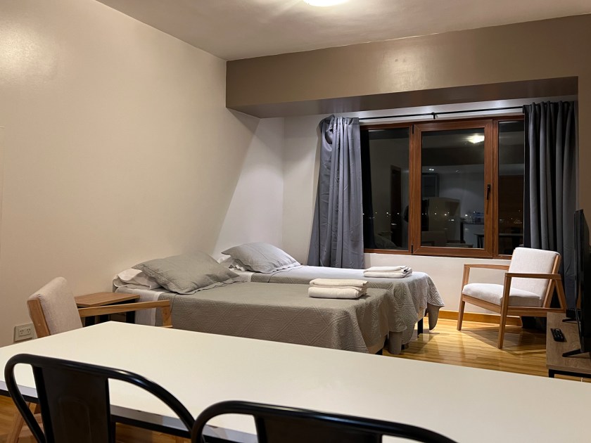 Quarto com duas camas de solteiro