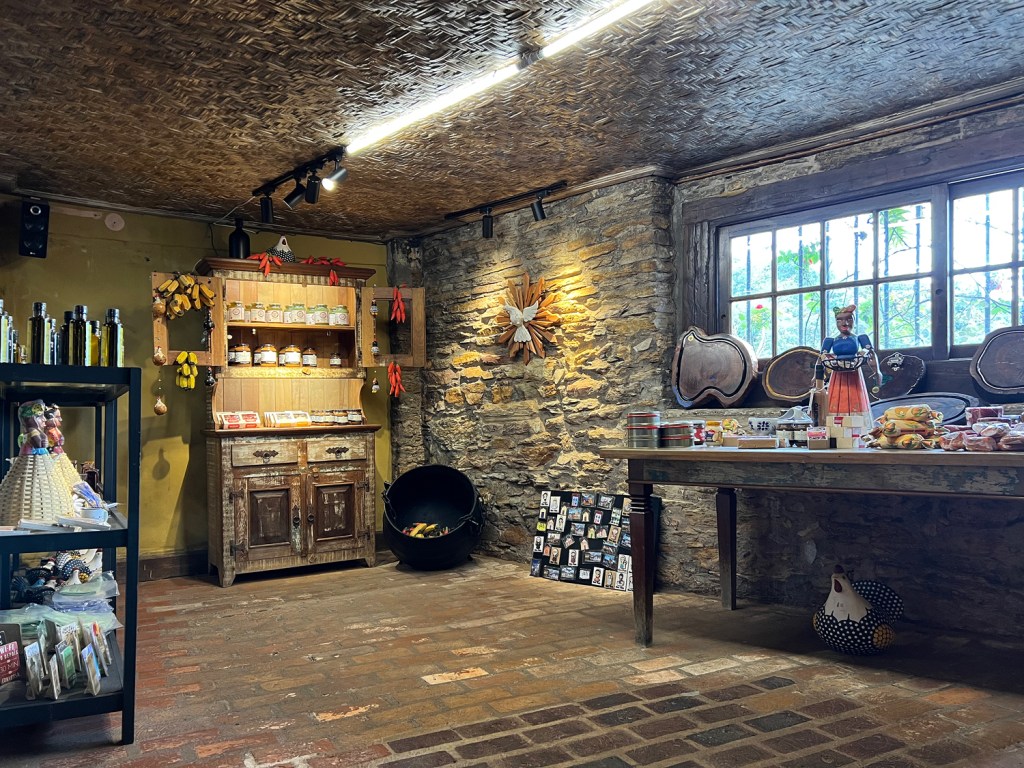 Loja de artesanato e comidinhas