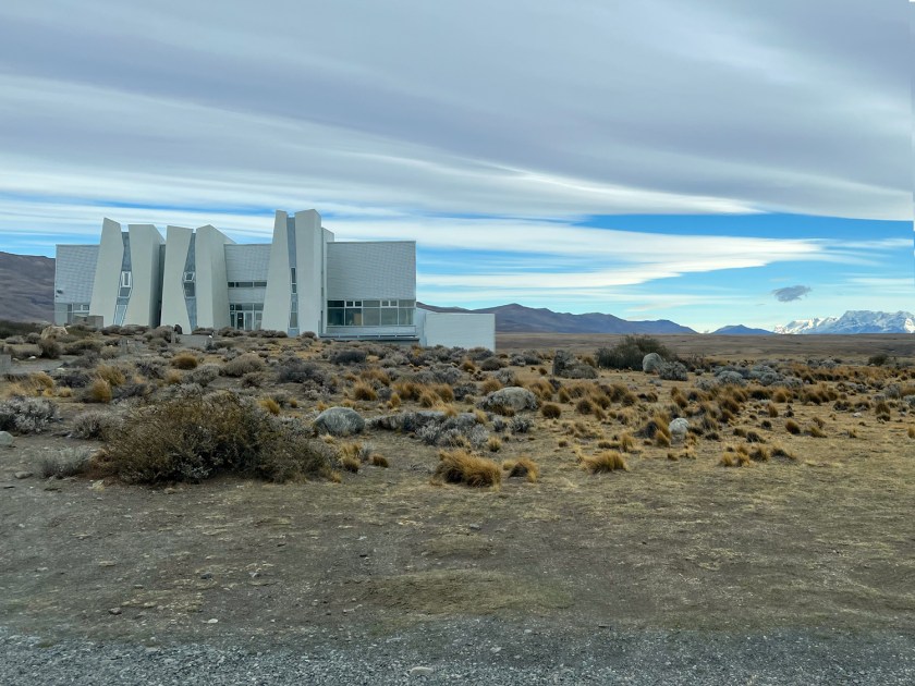 Fachada remete aos paredões de gelo