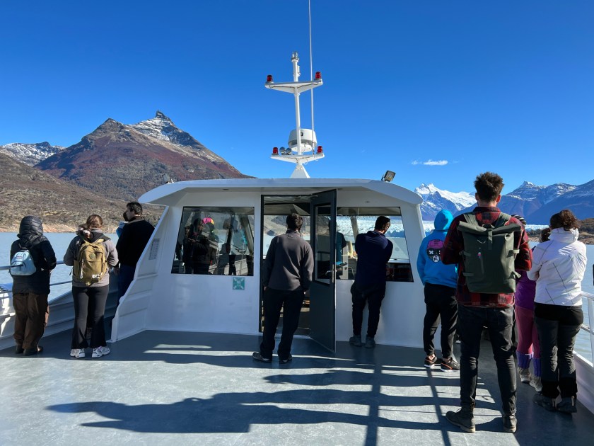 Travessia do lago de barco