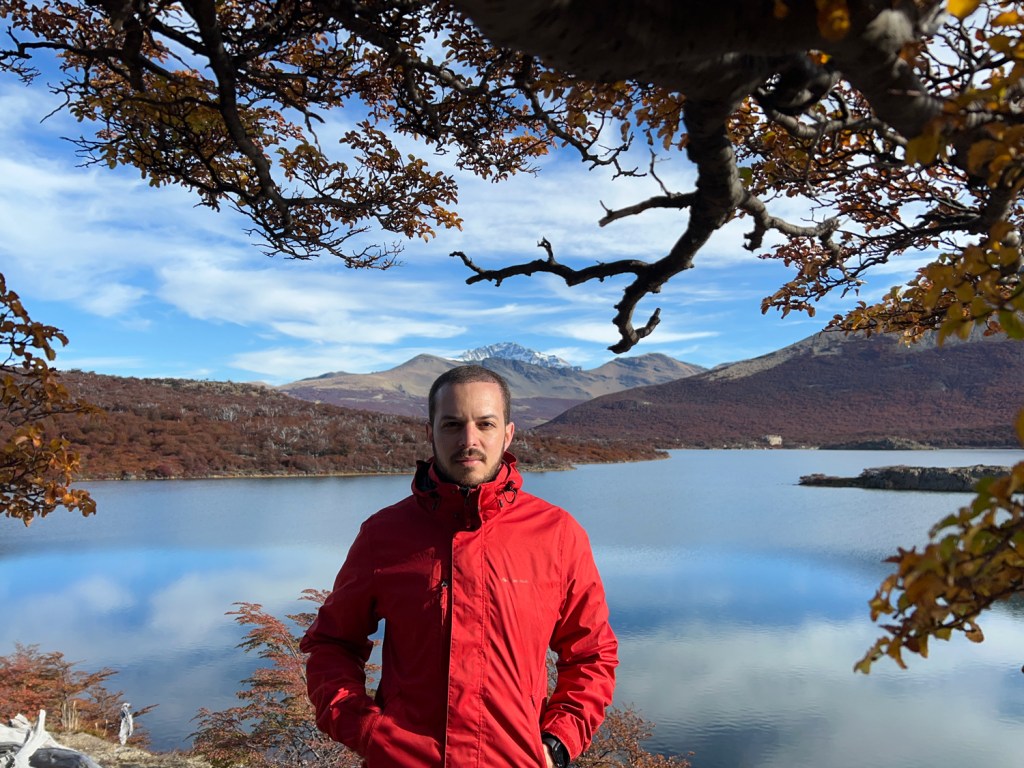 Vista às margens do lago