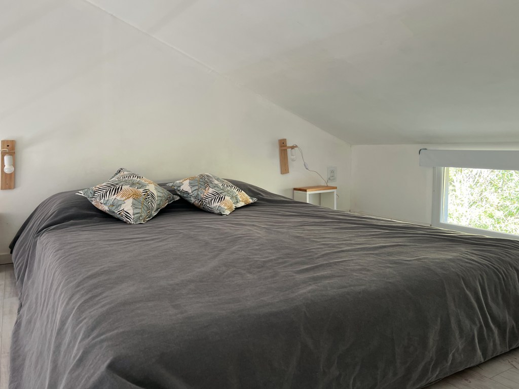 Quarto com cama de casal