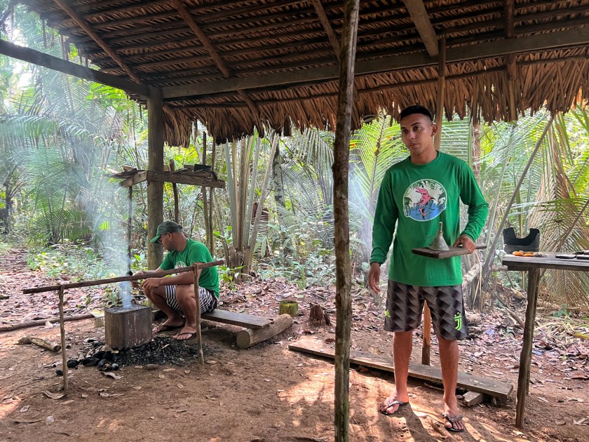 Funcionários e guias locais