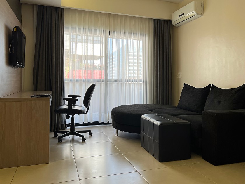 Sala de estar e escritório