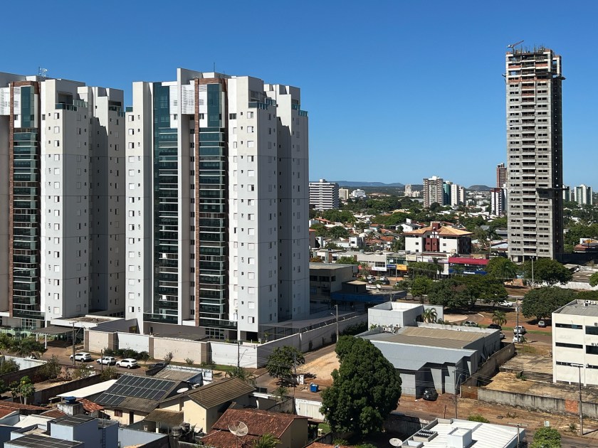 Panorâmica da região central cidade de Palmas, com prédios altos.